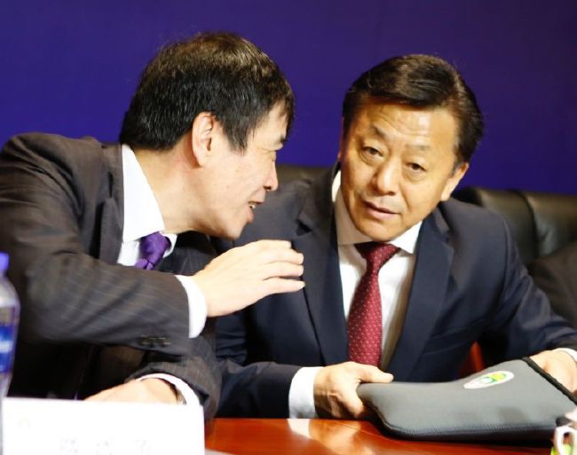 第31分钟，阿约泽-佩雷斯做球，威廉-若泽的射门被封堵，阿约泽-佩雷斯拿球小角度再射，被卢宁扑出。